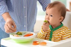 Trẻ mấy tuổi mới được ăn gia vị như người lớn? Nhiều cha mẹ đang làm sai mà không biết