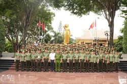 D&acirc;ng hương tưởng niệm nữ Anh h&ugrave;ng liệt sỹ V&otilde; Thị S&aacute;u trước thềm hội thi khu vực ph&iacute;a Nam