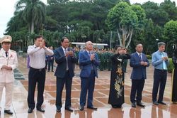 Lãnh đạo tỉnh Đắk Lắk dâng hương, viếng Nghĩa trang Liệt sĩ nhân kỷ niệm 79 năm Ngày 27/7
