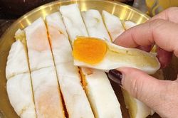 Ăn một chiếc bánh dẻo có thể nạp lượng calo bằng 6 bát cơm