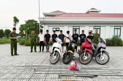 Khởi tố 27 thanh ni&ecirc;n ni&ecirc;n v&aacute;c hung kh&iacute; diễu phố thị uy để lấy 'tiếng vang'
