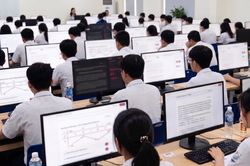 Dự kiến từ 2027 thi tốt nghiệp THPT trên máy tính tại nơi đủ điều kiện