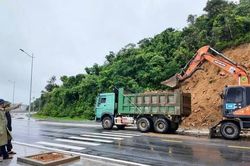 Vì sao Bắc Bộ mưa dông kéo dài?