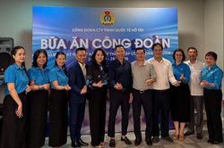 Bữa cơm Công đoàn ấm áp tại Công ty TNHH Quốc tế Hồ Tây