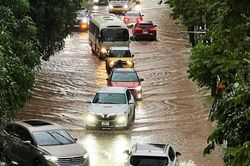 Hệ thống tho&aacute;t nước H&agrave; Nội đ&aacute;p ứng đến đ&acirc;u trước c&aacute;c trận mưa lớn?