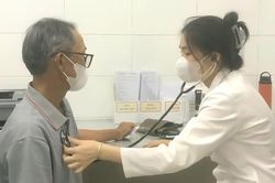 COVID-19 và cúm mùa có dấu hiệu tăng, Bộ Y tế lưu ý 6 đối tượng nguy cơ cao diễn biến nặng khi mắc
