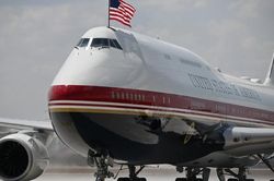 Boeing mất hơn 3 tỷ USD v&igrave; dự &aacute;n chuy&ecirc;n cơ 'Kh&ocirc;ng lực Một' mới