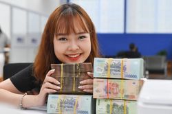 Chênh lệch lãi suất tiền gửi online - tại quầy lên tới hơn 3%/năm