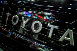 Toyota mất ngôi vị công ty giá trị nhất Nhật Bản vào tay SoftBank