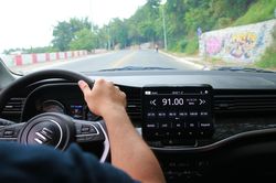 Cục CSGT đề xuất không được 'mượn' làn đường ngược chiều để vượt xe
