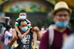 Mưa nắng thất thường, bác sĩ cảnh báo nhiều bệnh sắp vào mùa