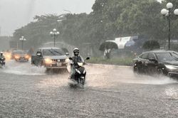 Thời tiết h&ocirc;m nay 29.7: H&agrave; Nội mưa to, c&oacute; nơi mưa rất to
