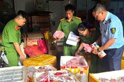 Gia Lai: Phát hiện hơn 1 tấn thịt heo, đùi gà không rõ nguồn gốc