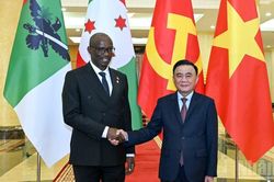 [Ảnh] Thường trực Ban Bí thư Trần Cẩm Tú tiếp Tổng Thư ký Đảng Hội đồng quốc gia bảo vệ dân chủ-Lực lượng bảo vệ dân chủ Burundi Révérien Ndikuriyo