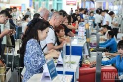 Kh&ocirc;ng được đ&oacute;ng cửa ra t&agrave;u bay sớm: Bảo đảm quyền lợi h&agrave;nh kh&aacute;ch