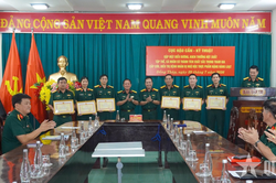 Quân khu 9: Khen thưởng các tập thể, cá nhân có thành tích xuất sắc trong tham gia cấp cứu, điều trị bệnh nhân bị ngộ độc thực phẩm