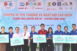 'Chuyến xe yêu thương' của tuổi trẻ TPHCM về với Vĩnh Long