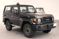 [GALLERY] Toyota Land Cruiser 70 'cộc' vẫn là hàng hot ở Dubai sau hơn 40 năm