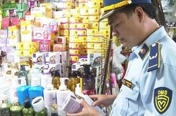 Tiêu hủy hàng nghìn sản phẩm gắn nhãn mác ngoại nhập