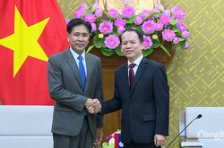Chánh án Lào thăm, làm việc với Bộ Tư pháp