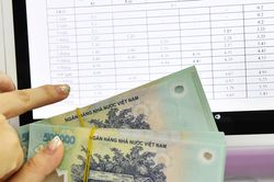 Gửi tiết kiệm cố định hay linh hoạt: Chọn sai có thể mất hết tiền lãi