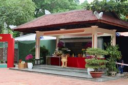 Di dời nhà bia tưởng niệm để tìm kiếm hài cốt liệt sĩ tại công viên Lê Thị Riêng