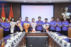 Lãnh đạo VKSND tối cao gặp mặt công chức trước khi nghỉ hưu