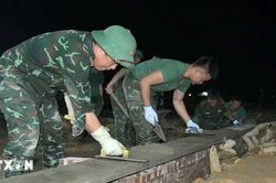 Xuyên ngày đêm xây nhà cho nhân dân vùng lũ Mường Than