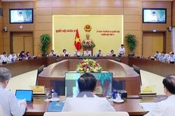 Toàn cảnh bế mạc Phiên họp thứ 4 của Ủy ban Thường vụ Quốc hội