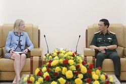 Việt Nam-Australia nghi&ecirc;n cứu mở rộng hợp t&aacute;c quốc ph&ograve;ng tr&ecirc;n lĩnh vực tiềm năng