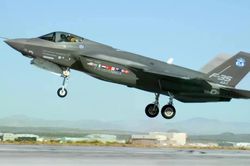F-35 đối đầu J-20: Cuộc so găng giữa hai 'quái vật' tàng hình, tiêm kích nào là bá chủ bầu trời?