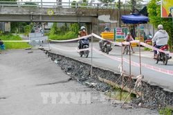 Kè bê tông xô lệch, đường sụt lún uy hiếp khu dân cư tại Cần Thơ