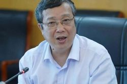 Bắt tạm giam Thứ trưởng Bộ N&ocirc;ng nghiệp v&agrave; M&ocirc;i trường Ho&agrave;ng Trung