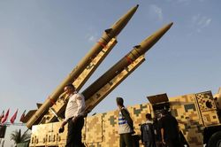 Iran phóng tên lửa nhằm vào lực lượng Mỹ, Washington đáp trả bằng không kích tại Iraq
