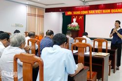 Chăm lo cho người có uy tín