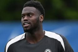 Napoli muốn mượn Benoit Badiashile từ Chelsea với phí dự kiến 3 triệu euro một mùa