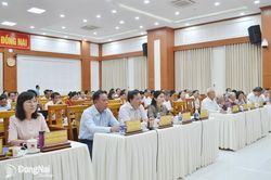 Thể chế hóa các quyết sách, hoàn thiện phân cấp, phân quyền, tạo nền tảng cho mô hình phát triển mới
