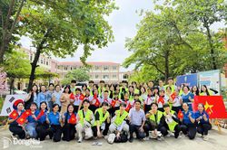 28 sinh viên tình nguyện Hàn Quốc giúp cải tạo cơ sở vật chất Trường tiểu học Hóa An