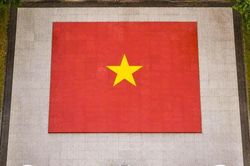 Miếu thờ liệt sĩ bên suối Hội Phú