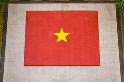 Miếu thờ liệt sĩ bên suối Hội Phú