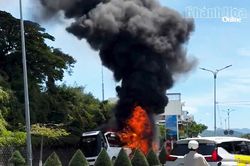 Xe khách nổ lốp, bốc cháy trên đường Phạm Văn Đồng, phường Bắc Nha Trang