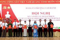 Phường Cam Ranh c&ocirc;ng bố c&aacute;c quyết định về c&ocirc;ng t&aacute;c c&aacute;n bộ