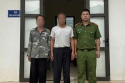 Công an xã Trạm Tấu đưa 02 trường hợp đi cai nghiện bắt buộc