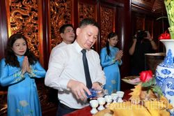 Hội Nh&agrave; b&aacute;o tỉnh d&acirc;ng hương tưởng niệm c&aacute;c Vua H&ugrave;ng