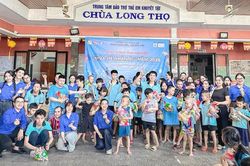 Tuổi trẻ Trường Cao đẳng Huế mang 'Mùa hè nhân ái' đến với trẻ em khuyết tật