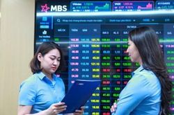 Chứng khoán ngày 29/7: VN-Index lấy lại mốc 1.700 điểm nhưng dòng tiền vẫn yếu