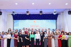 Giảm tải hồ sơ, sổ sách, cắt giảm các hoạt động hình thức để giáo viên tập trung vào nhiệm vụ nuôi dưỡng, chăm sóc và giáo dục trẻ