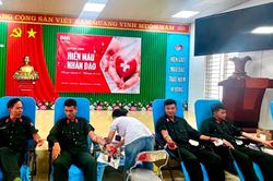 8 cán bộ Công an Hà Tĩnh vượt hơn 50km hiến máu cứu nạn nhân qua cơn nguy kịch