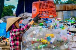 Nhìn thấu 'bài toán'chi phí xử lý rác thải nhựa