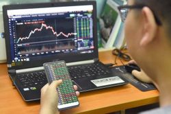 Dòng tiền trở lại bluechip, VN-Index tăng mạnh nhất 4 phiên